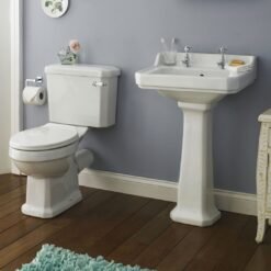 Bathroom Suite with Toilet Seat