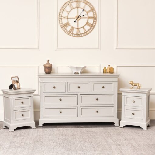 Melodymaison - Large Taupe-Grey 7 Drawer Chest of Drawers & Pair of Bedside Tables - Daventry Taupe-Grey Range